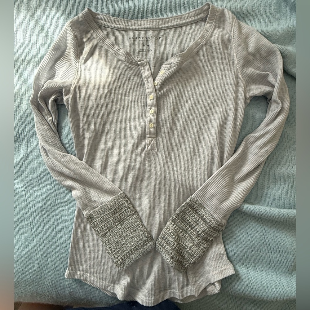 Aeropostale Light Gray Long Sleeve Top